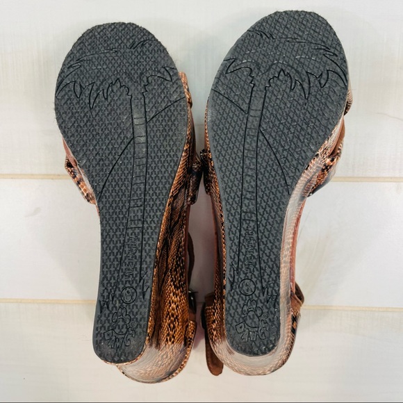 Dawgs NWOT Vegan Snakeskin Print Ankle Strap Wedge Sandals Sz 8 Brown - Picture 7 of 10